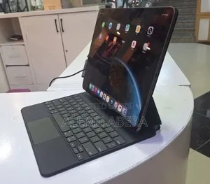 New Apple iPad Pro 12.9 (2022) 256 GB
