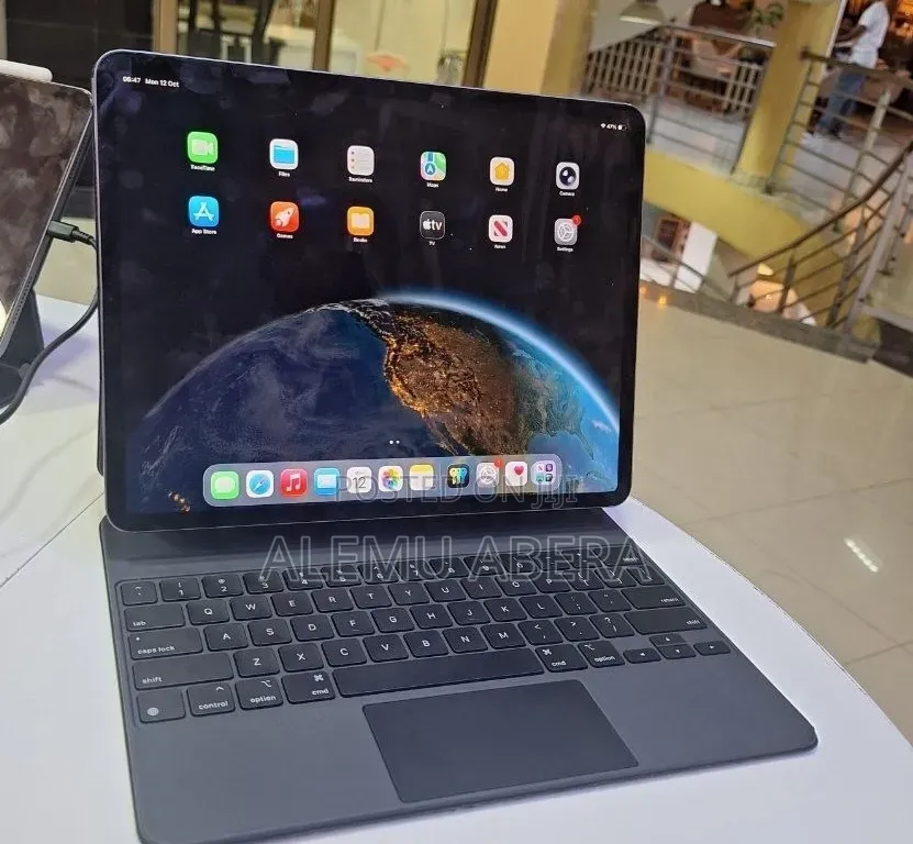 New Apple iPad Pro 12.9 (2022) 256 GB