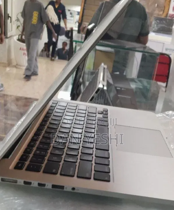 New Laptop Apple MacBook Pro 2013 8GB Intel Core i5 SSD 256GB