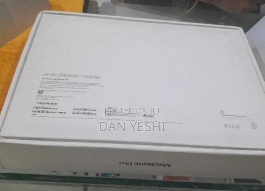 New Laptop Apple MacBook Pro 16GB Apple M5 SSD 512GB