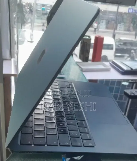 New Laptop Apple MacBook Air 24GB Apple M3 SSD 512GB