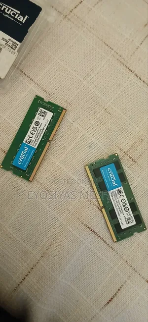 DDR4 RAM (Double Data Rate 4 Synchronous Dynamic Random-Access Memory)
