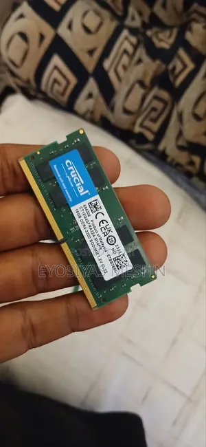 DDR4 RAM (Double Data Rate 4 Synchronous Dynamic Random-Access Memory)