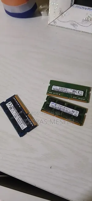 DDR4 RAM (Double Data Rate 4 Synchronous Dynamic Random-Access Memory)