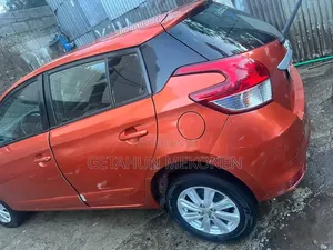 Toyota Yaris 2018 Red