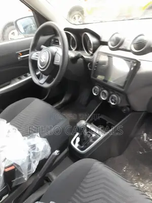 Suzuki Swift 2022 Silver