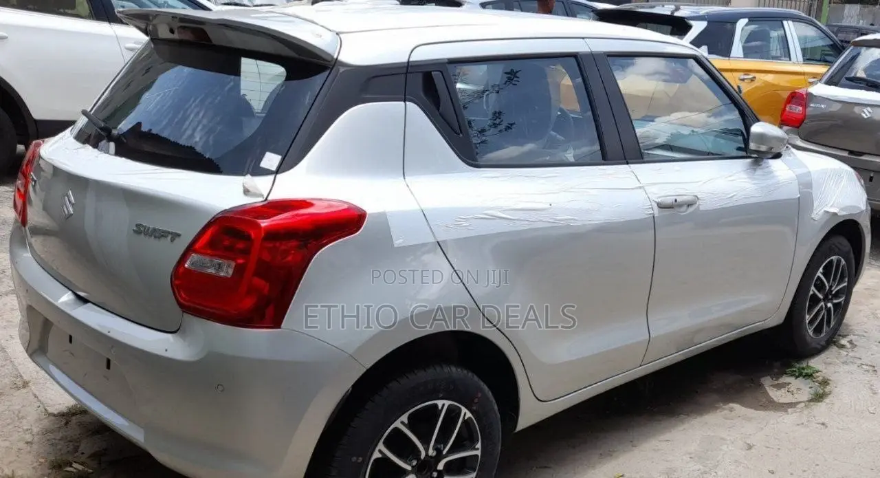 Suzuki Swift 2022 Silver