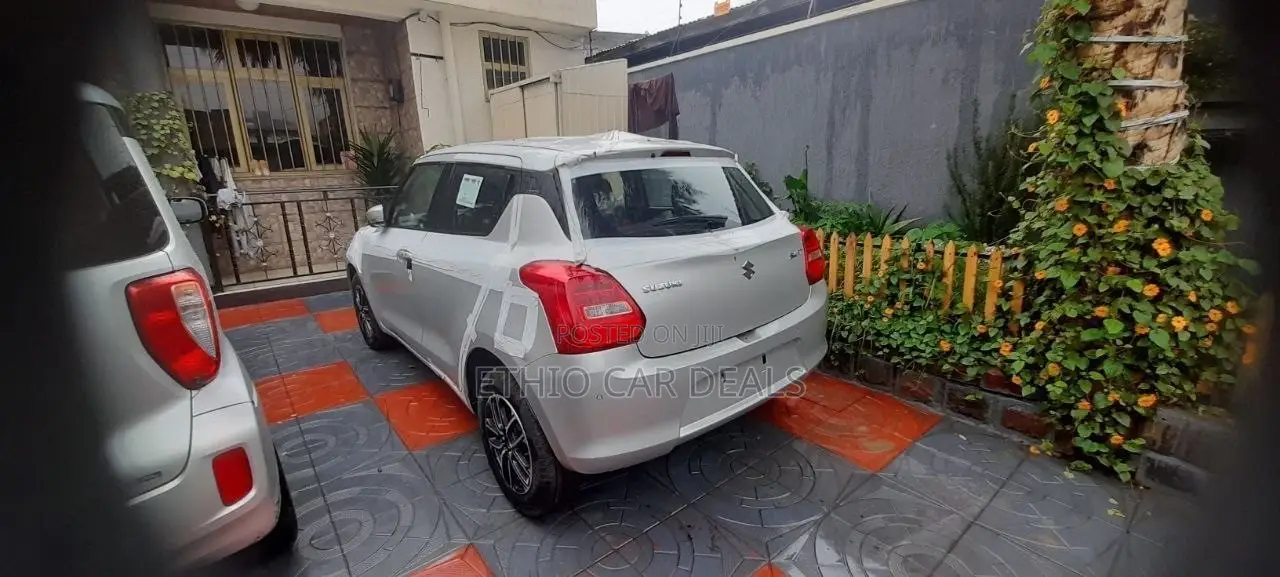 Suzuki Swift 2022 Silver
