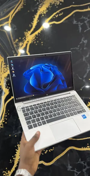 New Laptop HP EliteBook 830 G8 16GB Intel Core i5 SSD 512GB
