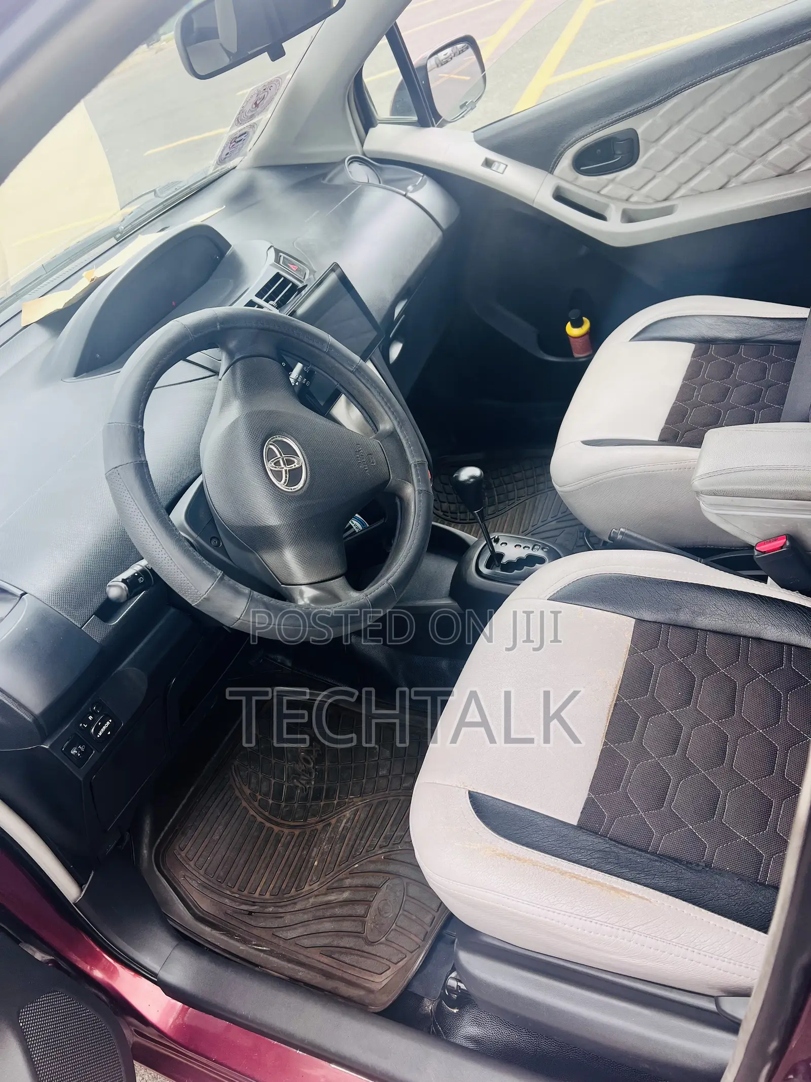 Toyota Yaris 2010 Burgundy