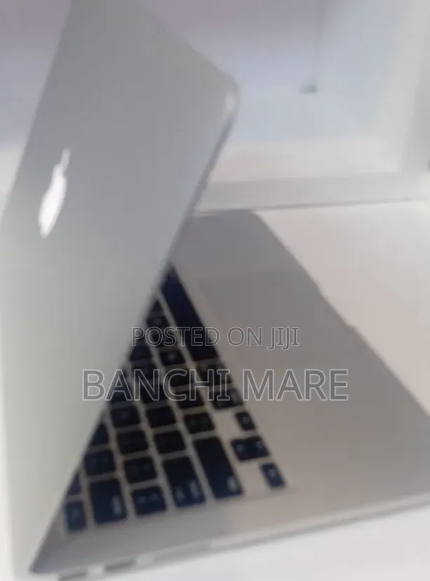 New Laptop Apple MacBook Pro 2013 8GB Intel Core i5 SSD 256GB