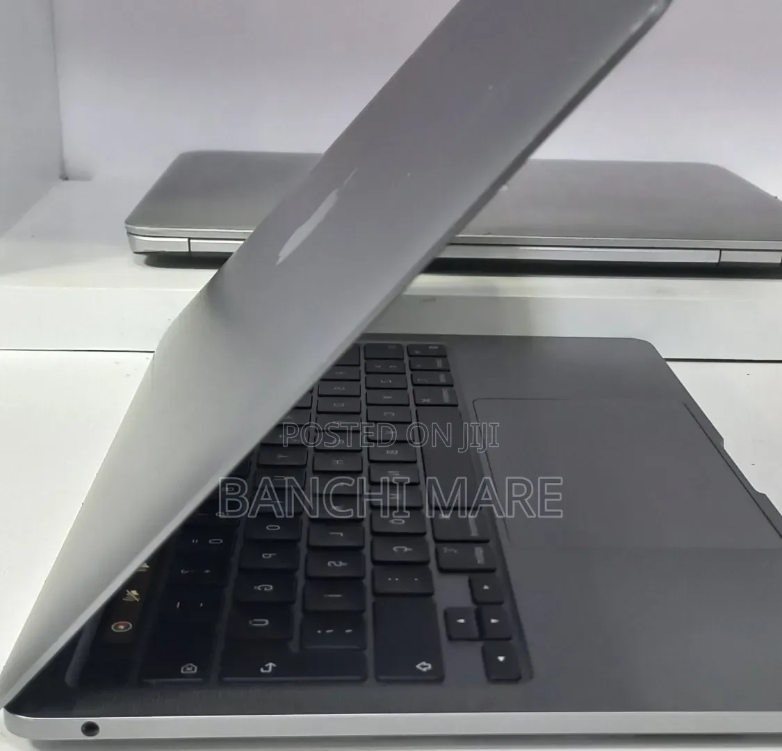 New Laptop Apple MacBook Pro 2021 M1 8GB Apple M1 SSD 256GB