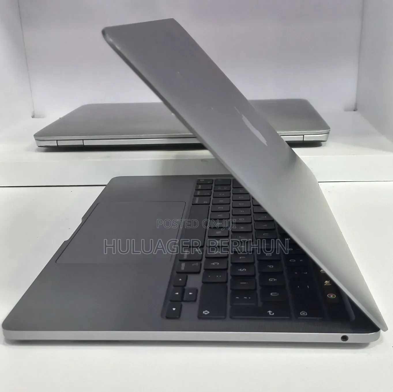 New Laptop Apple MacBook Pro 2020 M1 8GB Apple M1 Pro SSD 256GB