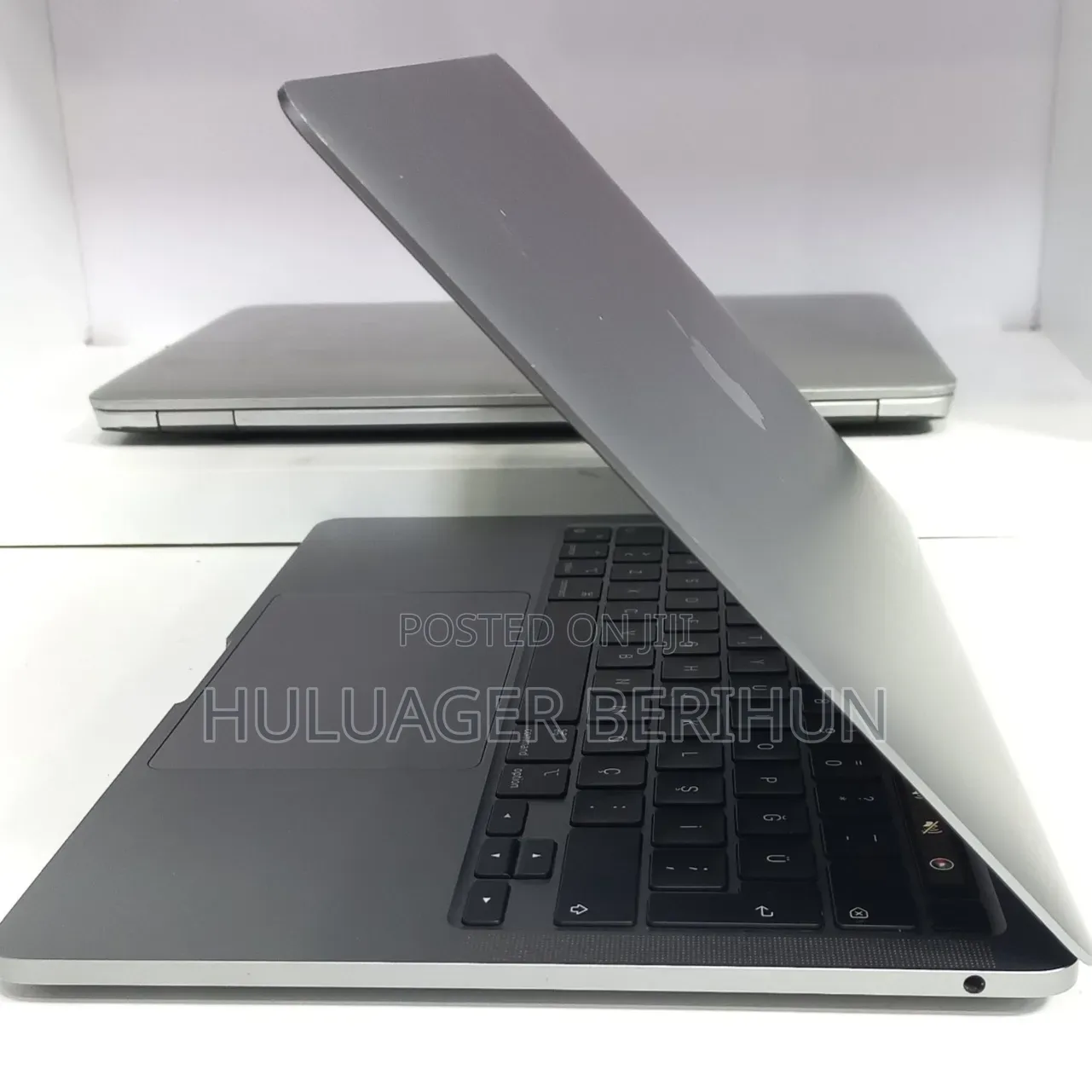 New Laptop Apple MacBook Pro 2020 M1 8GB Apple M1 Pro SSD 256GB