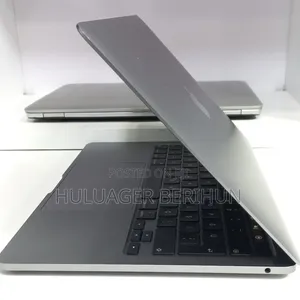 New Laptop Apple MacBook Pro 2020 M1 8GB Apple M1 Pro SSD 256GB