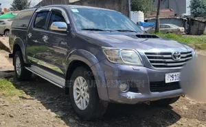 Toyota Hilux 2012 Blue