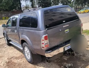 Toyota Hilux 2012 Blue