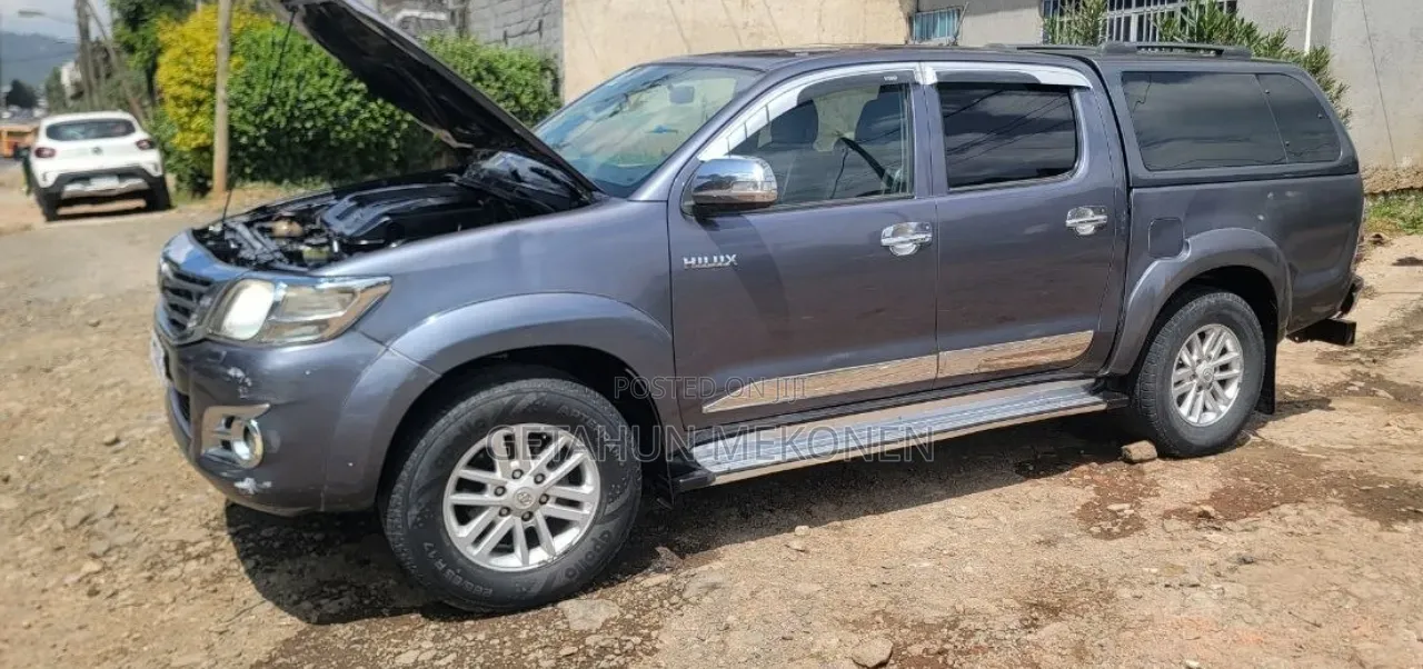 Toyota Hilux 2012 Blue