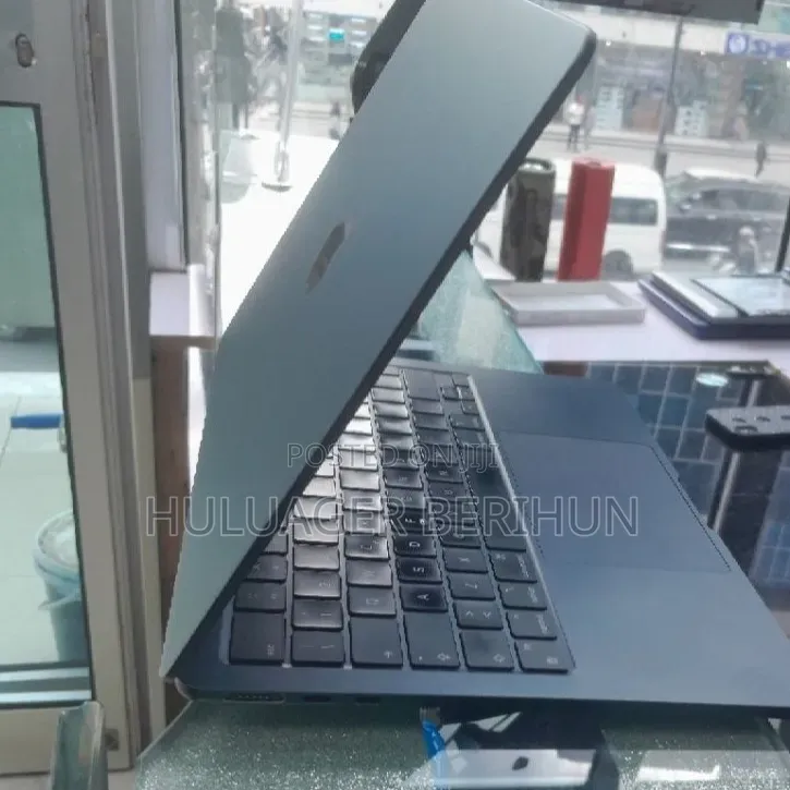 New Laptop Apple MacBook Pro 2023 M3 24GB Apple M3 SSD 512GB