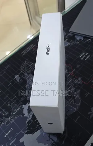 New Apple iPad (2025) 512 GB