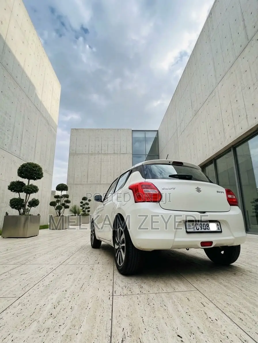 Suzuki Swift Sport 2023 White