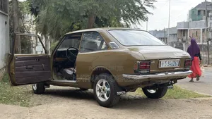 Toyota Corolla KE 20 1975 Gold
