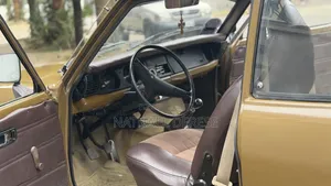 Toyota Corolla KE 20 1975 Gold