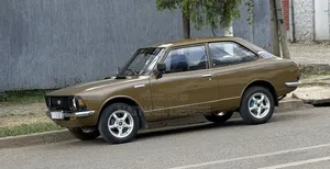Toyota Corolla KE 20 1975 Gold