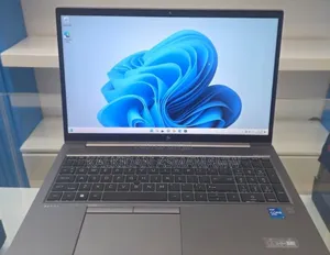 New Laptop HP ZBook Firefly G8 16GB Intel Core i7 SSD 512GB