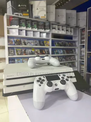  PS4 Pro White Edition  | 2 Controllers/