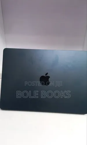 New Laptop Apple MacBook Air 2022 M2 8GB Apple M2 SSD 256GB