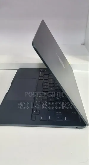 New Laptop Apple MacBook Air 2022 M2 8GB Apple M2 SSD 256GB