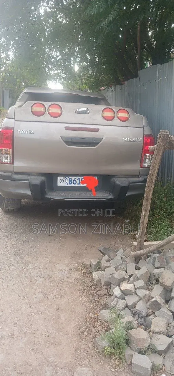 Toyota Hilux 2020 Gray
