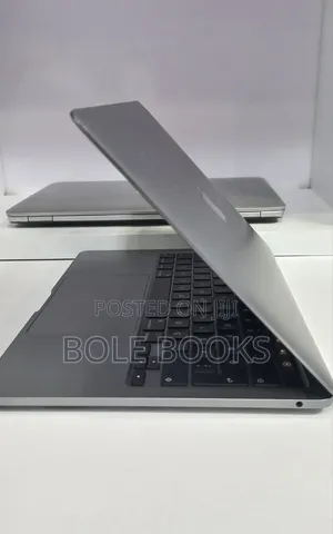 New Laptop Apple MacBook Pro 2020 M1 8GB Apple M1 SSD 256GB