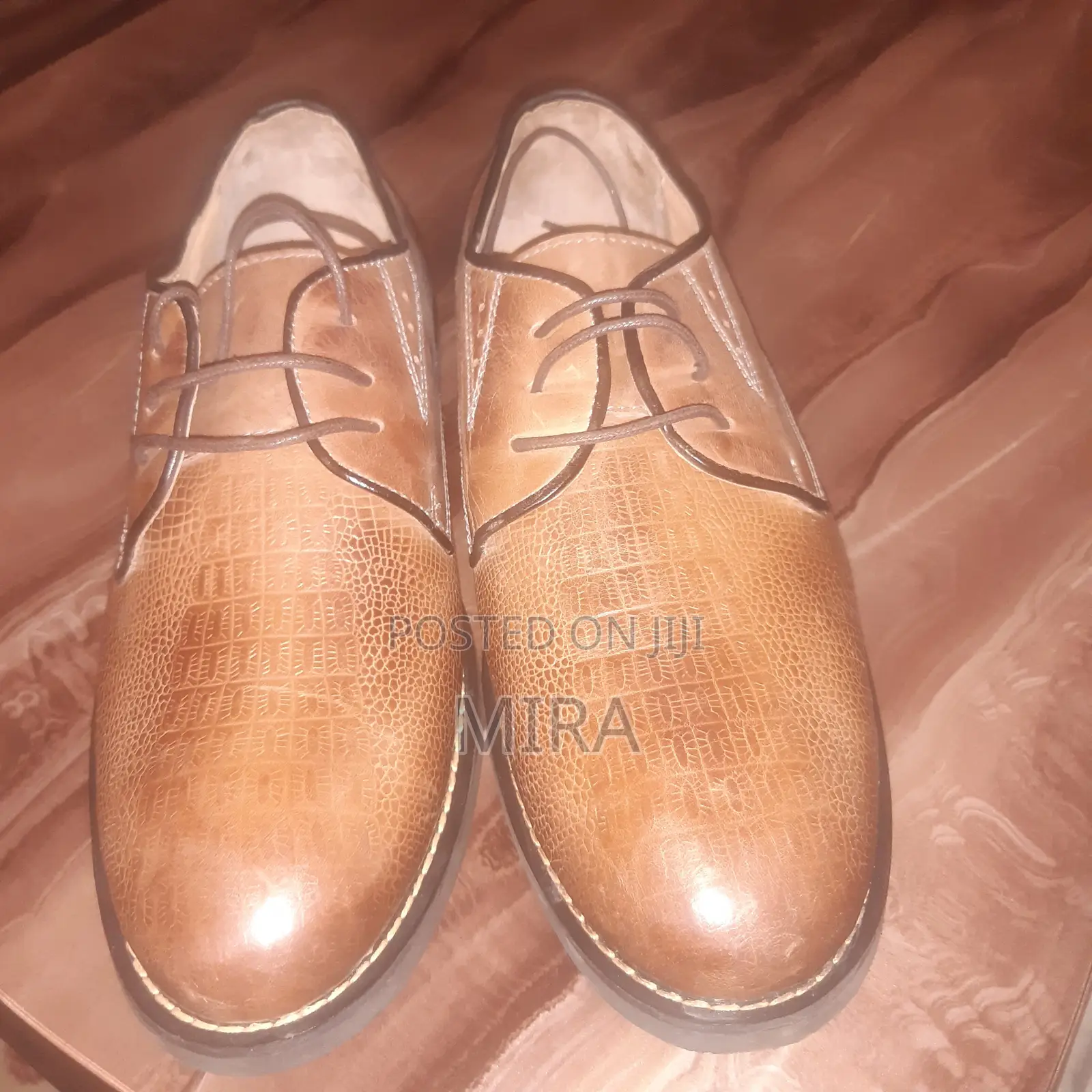 ጥራት ያለው የወንድ የቆዳ ጫማ ,Brown Croc-Embossed Derby Shoe.
