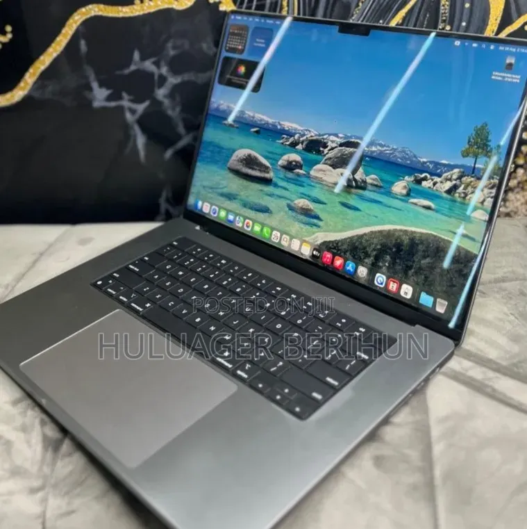New Laptop Apple MacBook Pro 2020 M1 16GB Apple M1 Pro SSD 16 GB