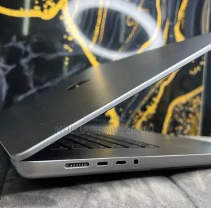 New Laptop Apple MacBook Pro 2020 M1 16GB Apple M1 Pro SSD 16 GB
