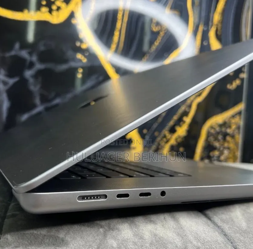 New Laptop Apple MacBook Pro 2020 M1 16GB Apple M1 Pro SSD 16 GB