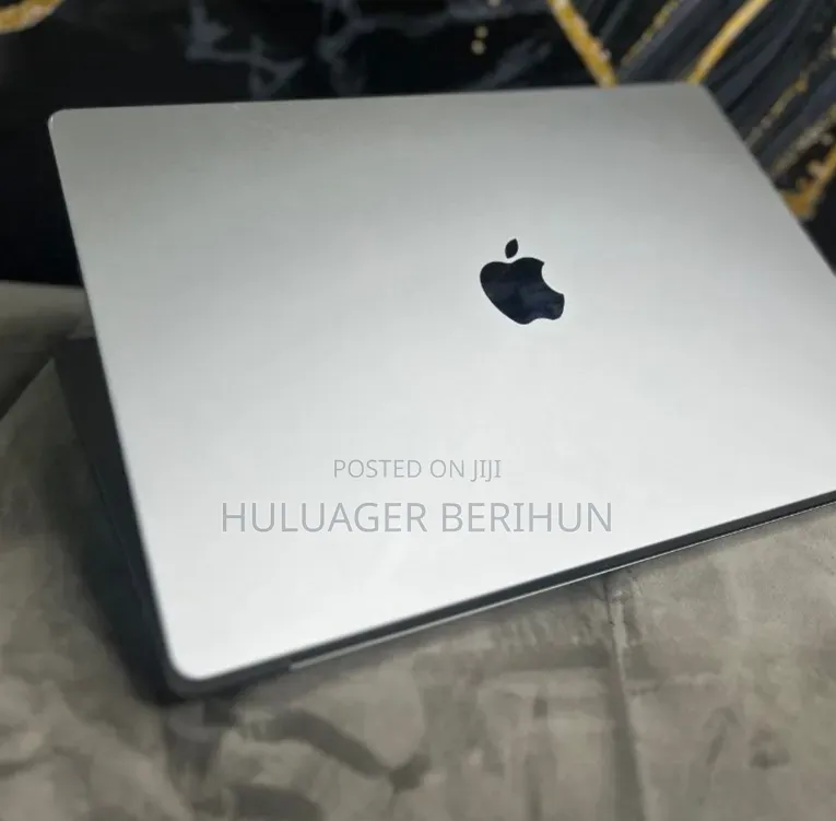 New Laptop Apple MacBook Pro 2020 M1 16GB Apple M1 Pro SSD 16 GB