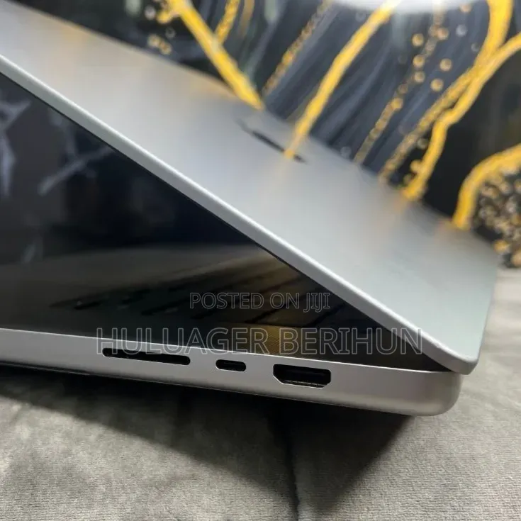 New Laptop Apple MacBook Pro 2020 M1 16GB Apple M1 Pro SSD 16 GB