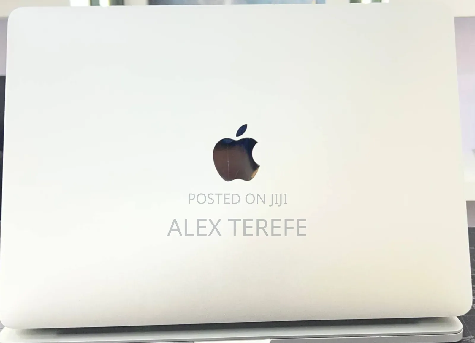 New Laptop Apple MacBook Pro 2022 M2 16GB Apple M2 SSD 256GB