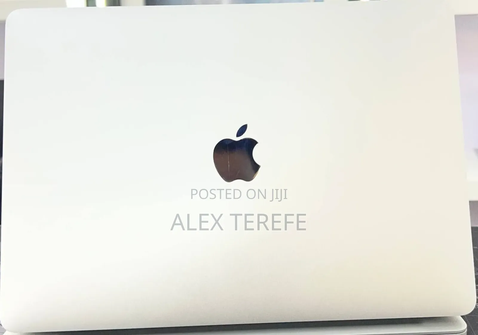New Laptop Apple MacBook Pro 2022 M2 16GB Apple M2 SSD 256GB