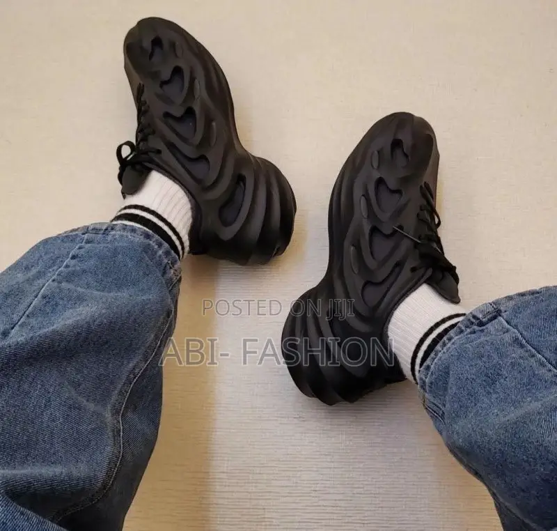 Adidas adiFOM Q Carbon Black | New Arrival