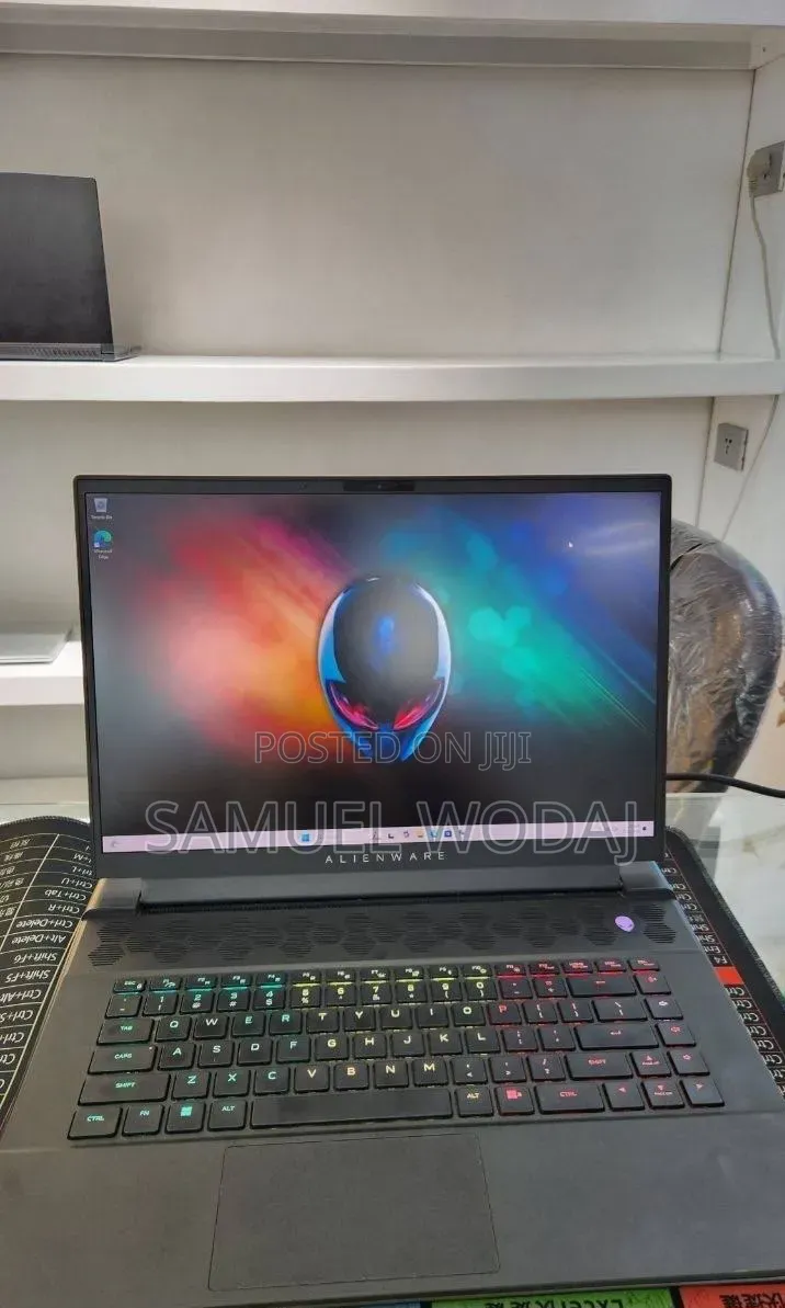 New Laptop Neo Basic B11W 16GB Apple M1 Pro SSD 1T