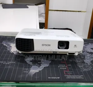 Brand New EPSON Projector With Bag , Remote Model Name: EB-
