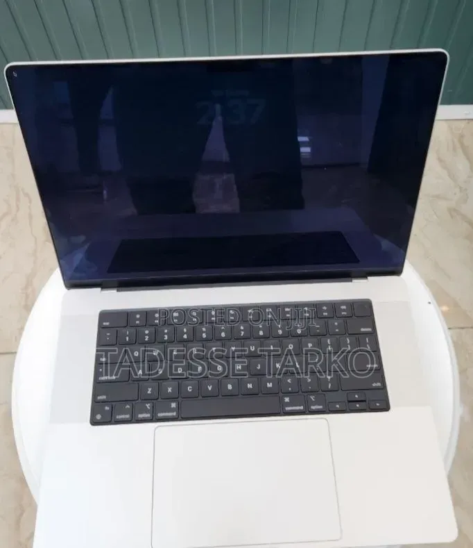 New Laptop Apple MacBook Pro 2021 M1 16GB Apple M1 Pro SSD 1T