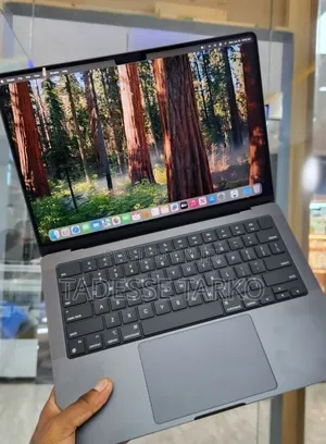 New Laptop Apple MacBook Pro 2023 M3 18GB Apple M3 Pro SSD 512GB