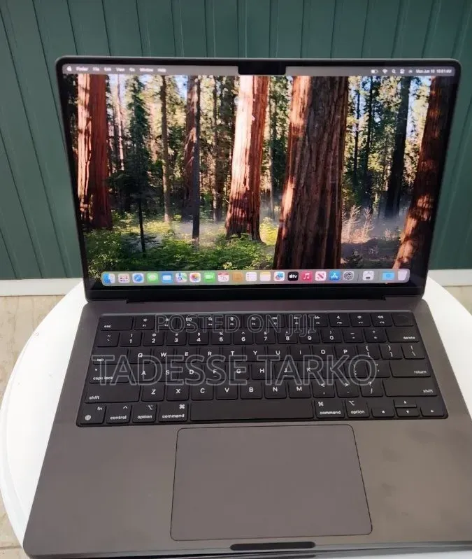 New Laptop Apple MacBook Pro 2023 M3 18GB Apple M3 Pro SSD 512GB