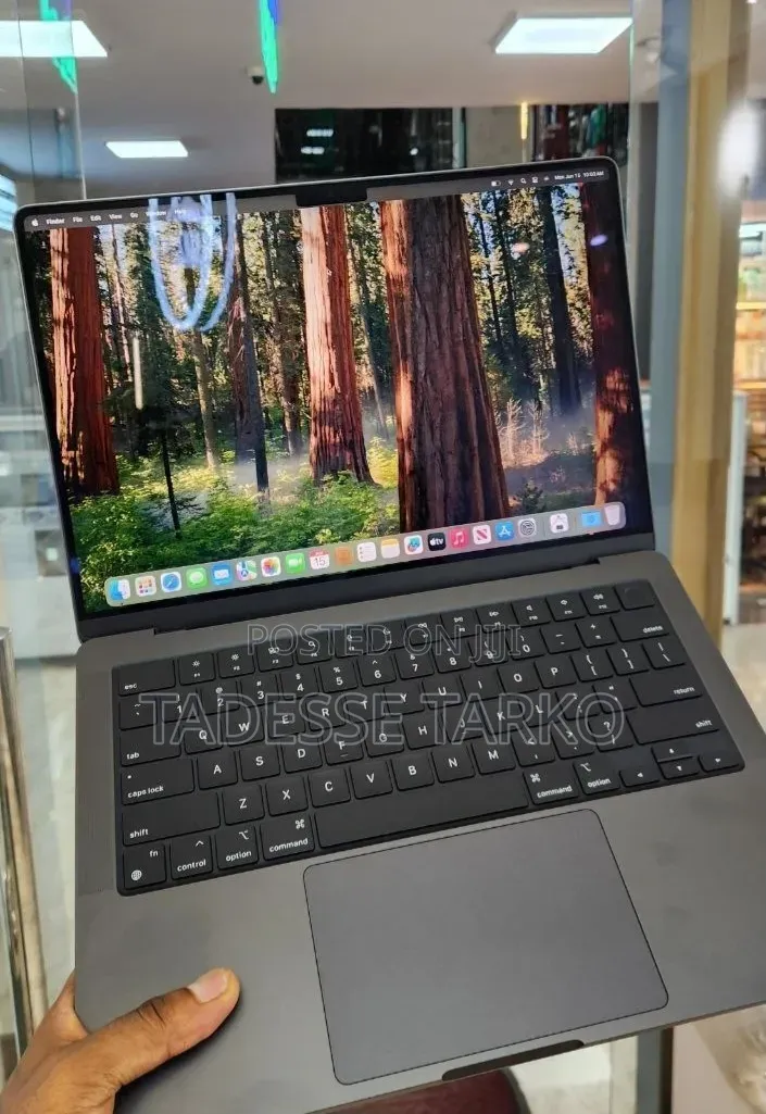New Laptop Apple MacBook Pro 2023 M3 18GB Apple M3 Pro SSD 512GB