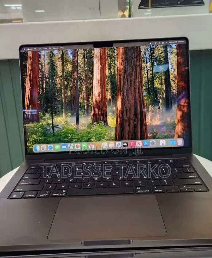 New Laptop Apple MacBook Pro 2023 M3 18GB Apple M3 Pro SSD 512GB